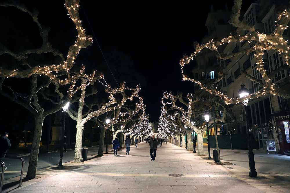 Fotos: Burgos da la bienvenidad a la Navidad con el encendido de su alumbrado