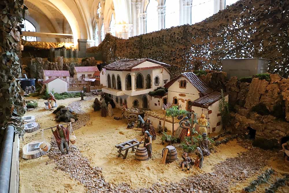 Fotos: Últimos retoques en el Belén Monumental de la Catedral de Burgos