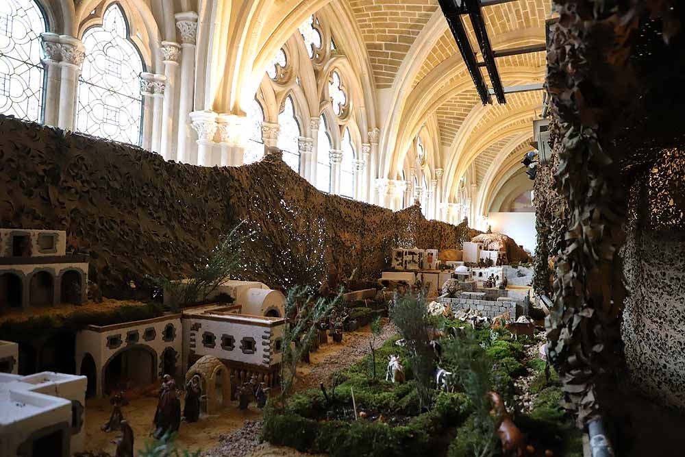 Fotos: Últimos retoques en el Belén Monumental de la Catedral de Burgos