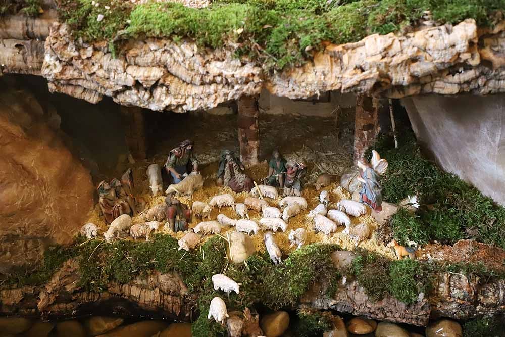 Fotos: Últimos retoques en el Belén Monumental de la Catedral de Burgos