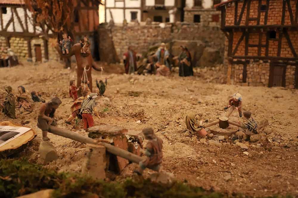 Fotos: Últimos retoques en el Belén Monumental de la Catedral de Burgos