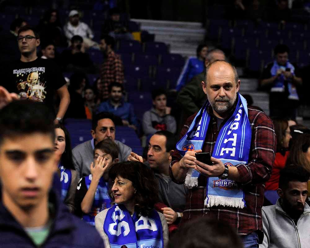 Fotos: La afición del San Pablo Burgos se ha desplazado a disfrutar del encuentro con el Real Madrid