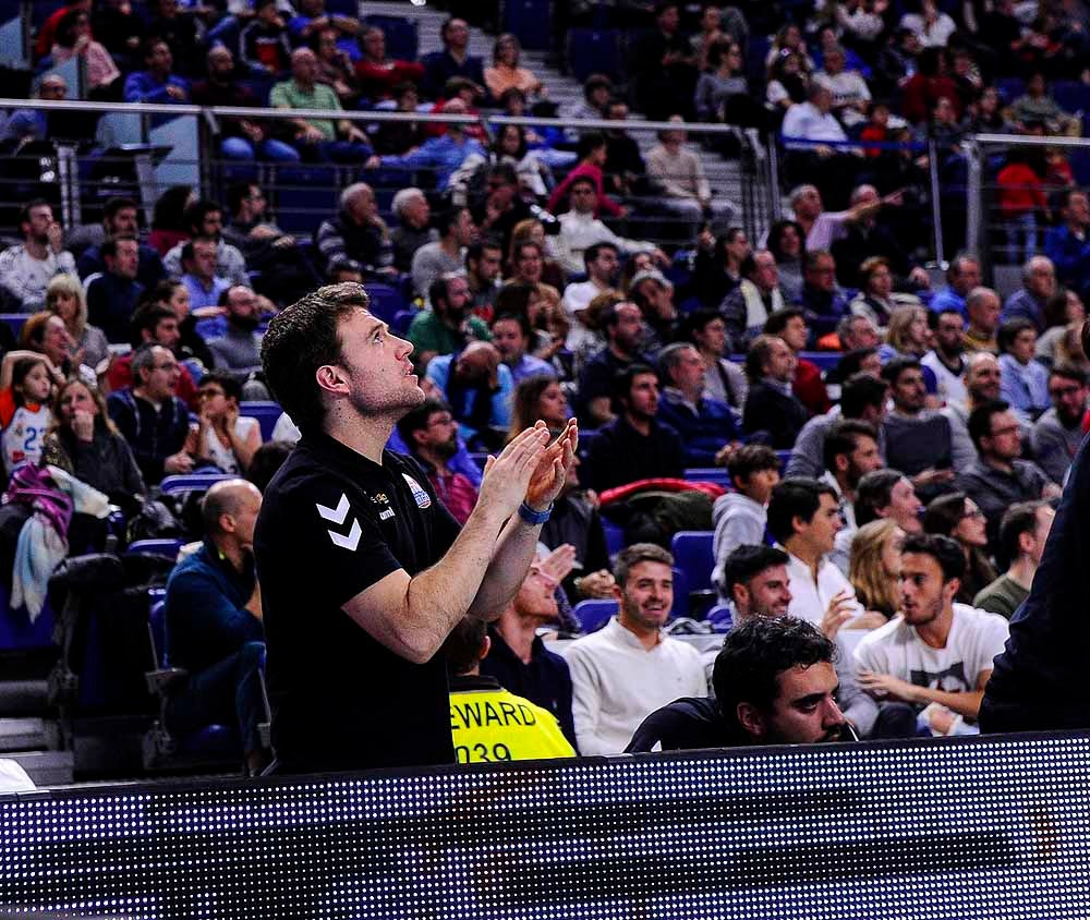 Fotos: La afición del San Pablo Burgos se ha desplazado a disfrutar del encuentro con el Real Madrid