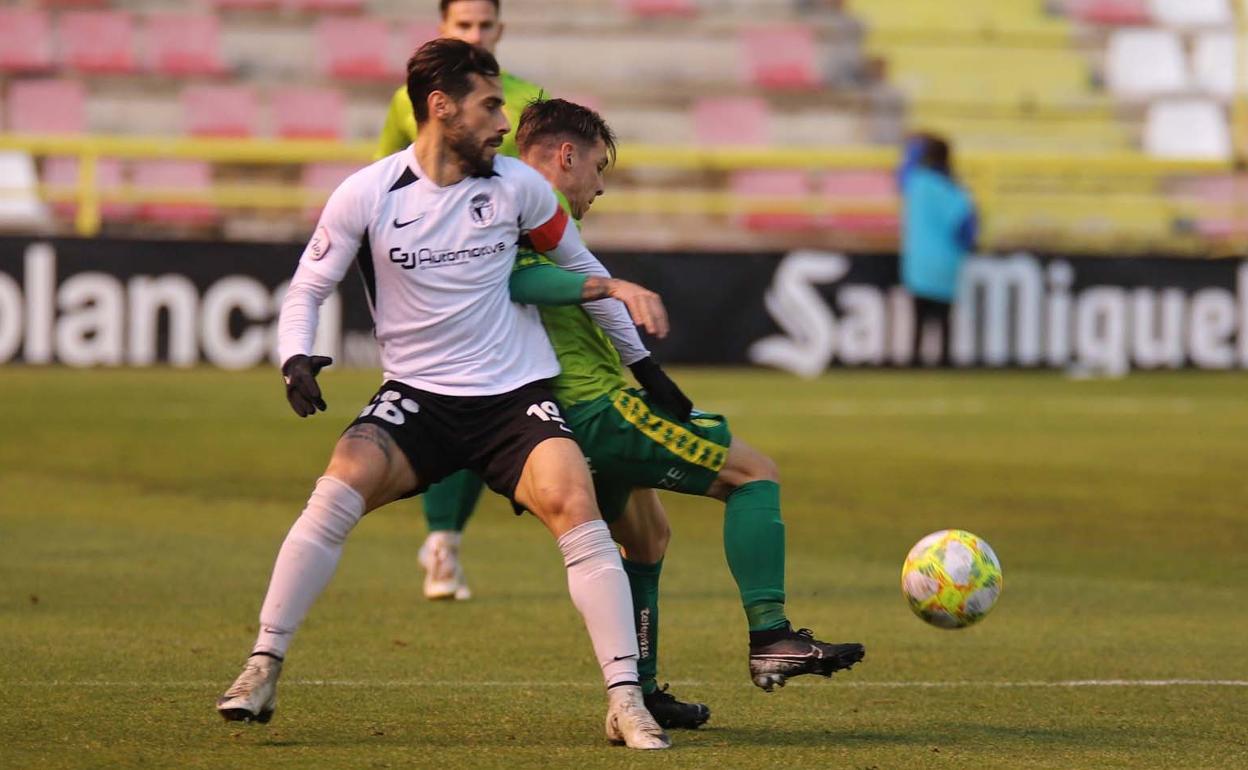 Andrés González, en un encuentro de esta temporada contra Unionistas de Salamanca.