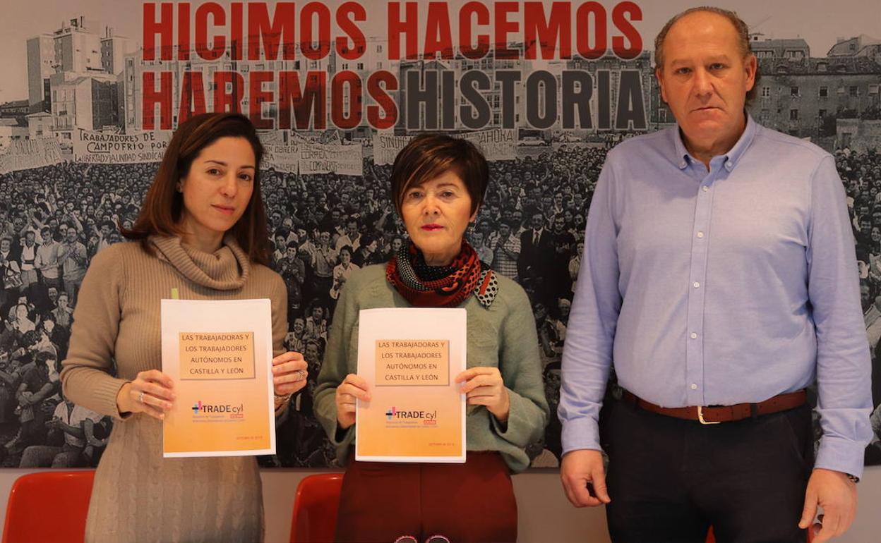 González, Martínez y Cítores, en la sede de Comisiones Obreras de Burgos.