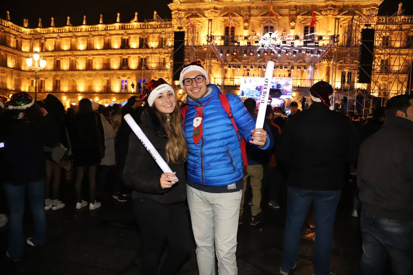 Estudiantes de toda España se reúnen en la ciudad para despedir anticipadamente el año 2019 con una macrofiesta en la Plaza Mayor de Salamanca. 