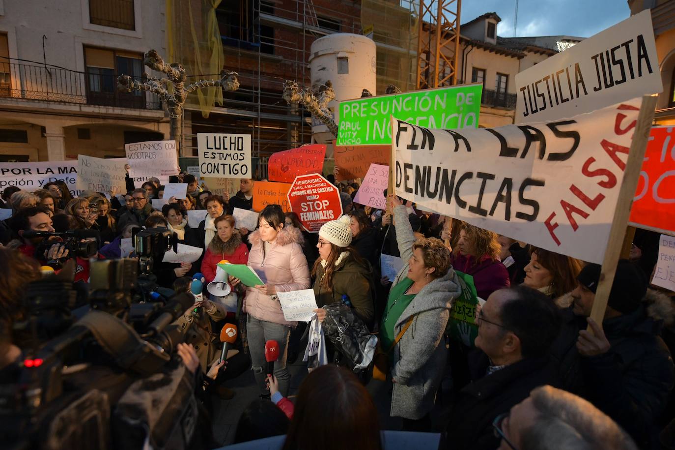 Decenas de ribereños se han manifestado en contra de la sentencia contra los exjugadores