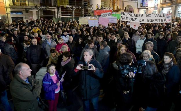 Centenares de ribereños se manifiestan contra la condena a los tres exjugadores de la Arandina