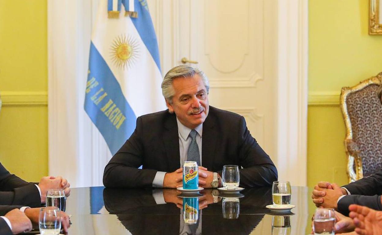 El presidente argentino, Alberto Fernandez, durante una reunión este lunes.