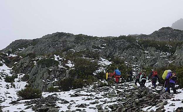 Subida del año 2018 al pico San Millán para colocar el belén montañero. 