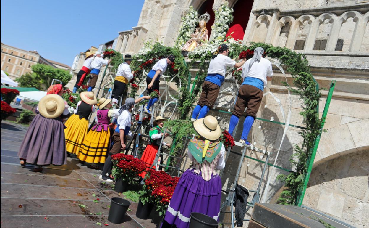 En la Ofrenda Floral se intentará crear un manto a la virgen con los ramos de flores