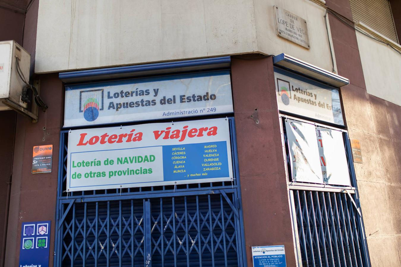 administración de lotería situada en la Rambla Guipúzcoa 2 de Barcelona en la que se ha repartido el Gordo.