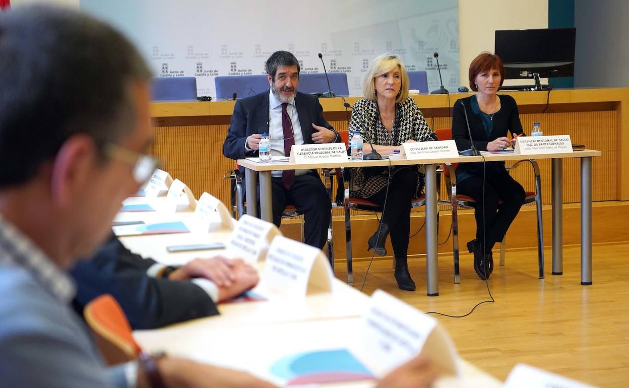 La consejera de Sanidad, Verónica Casado, preside el Pleno del Observatorio de la Comunidad de Castilla y León en el que se integra la Sección de Agresiones al personal de centros sanitarios. 