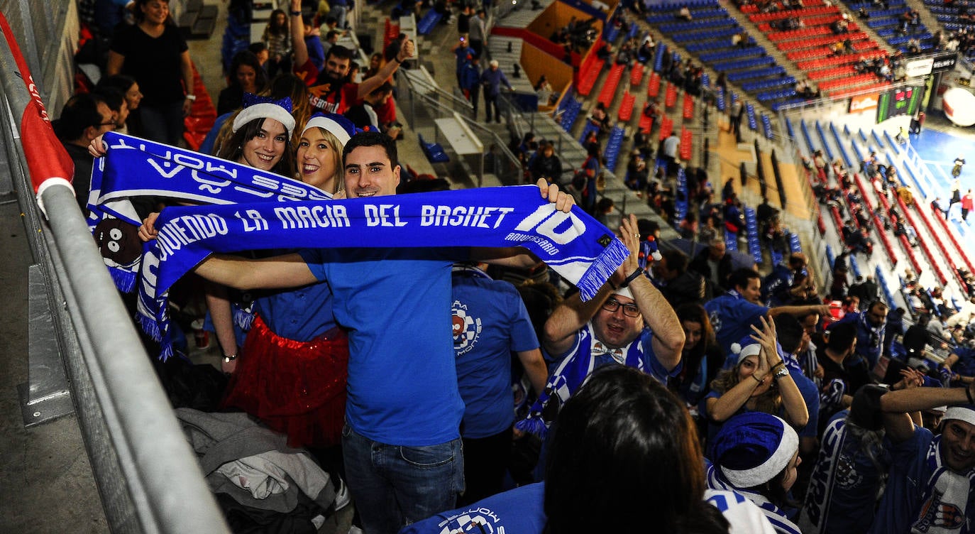 Cientos de burgaleses asaltan el Buesa Arena. 