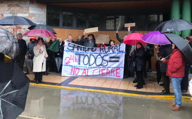 Cientos de personas 'se mojan' en Quintanar para reivindicar una sanidad rural «digna y en igualdad»