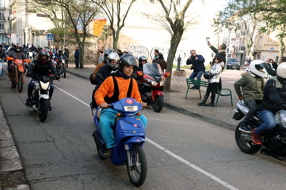 Papá Noel llega en moto