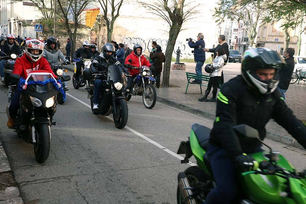 Papá Noel llega en moto