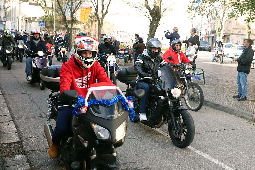 Papá Noel llega en moto