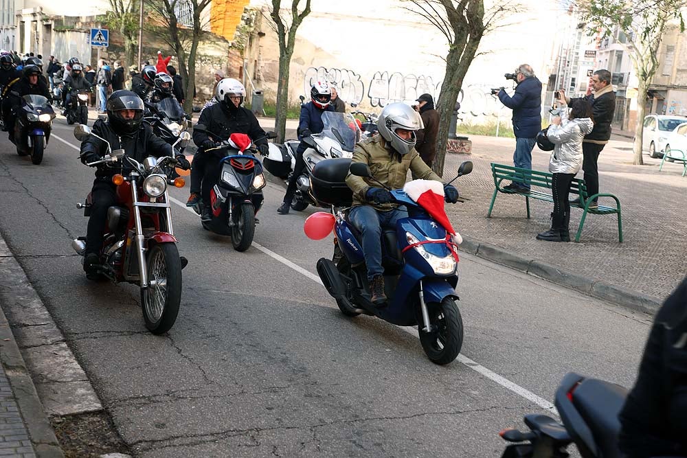 Papá Noel llega en moto