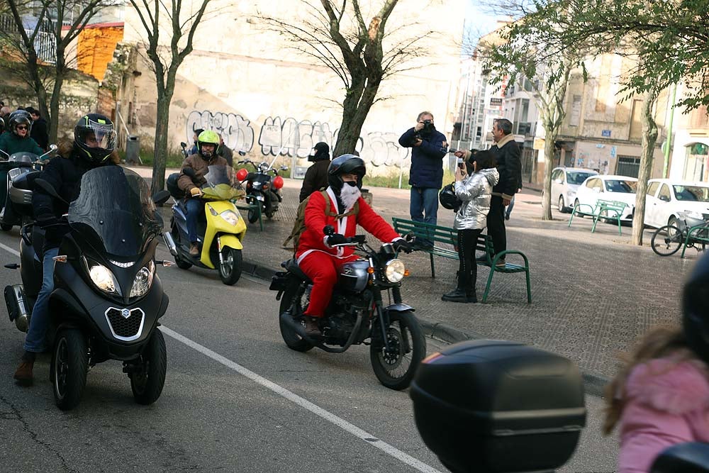 Papá Noel llega en moto