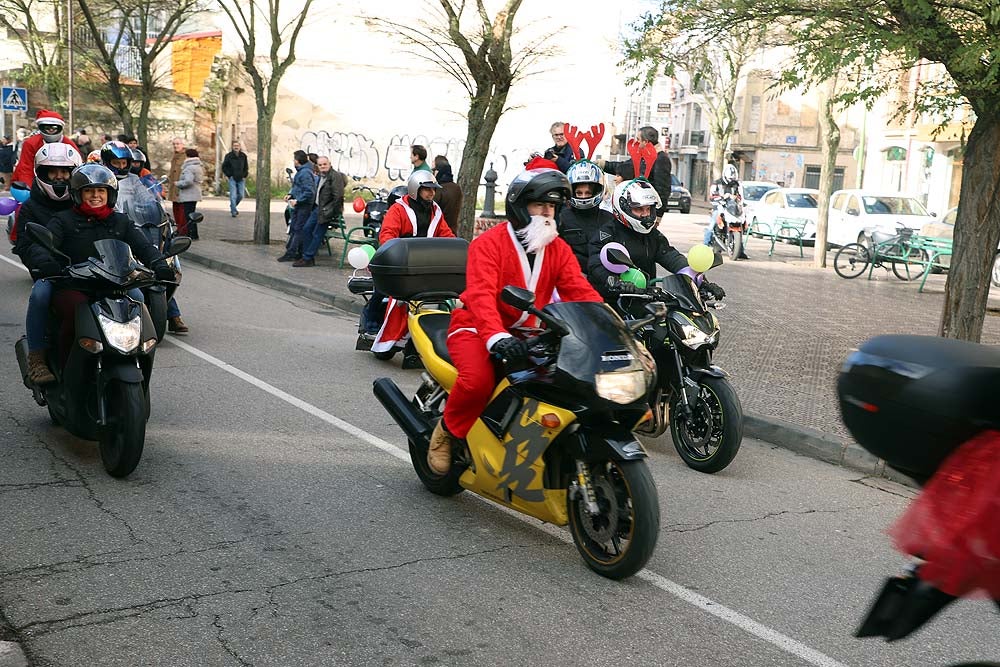 Papá Noel llega en moto