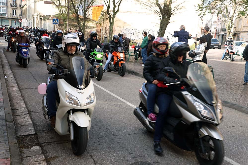 Papá Noel llega en moto