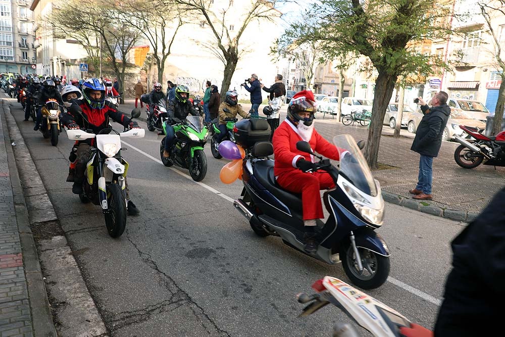 Papá Noel llega en moto