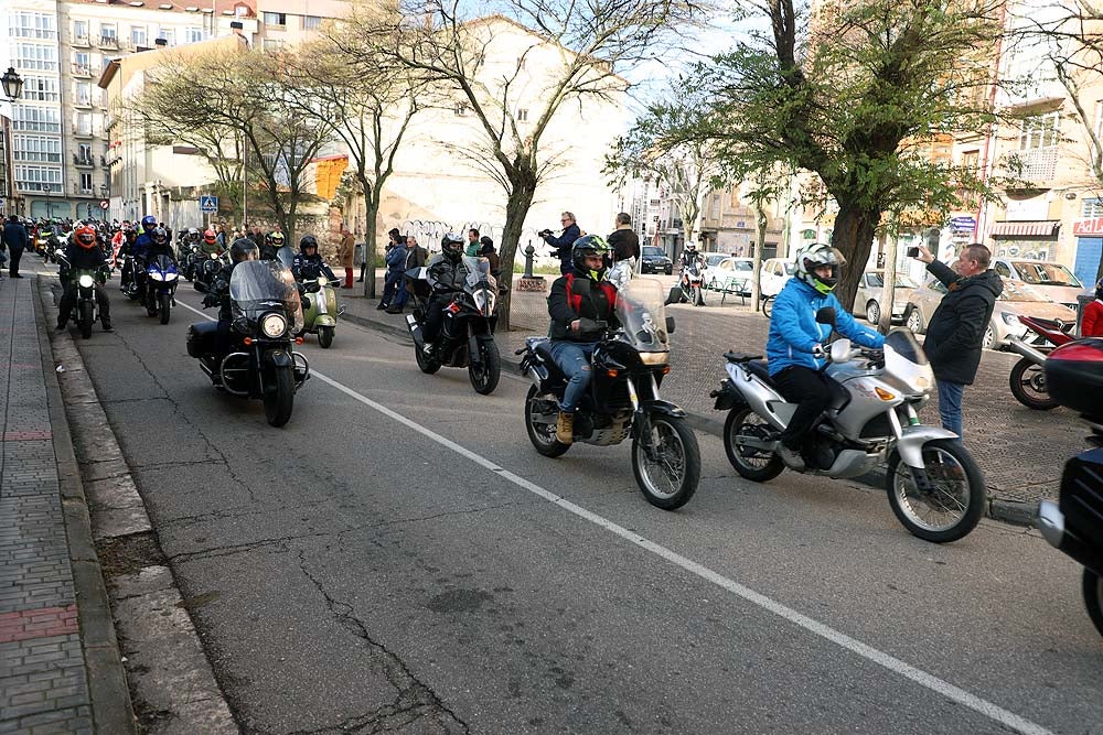 Papá Noel llega en moto