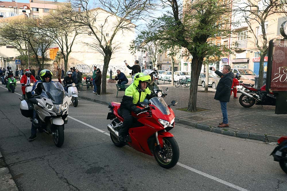 Papá Noel llega en moto