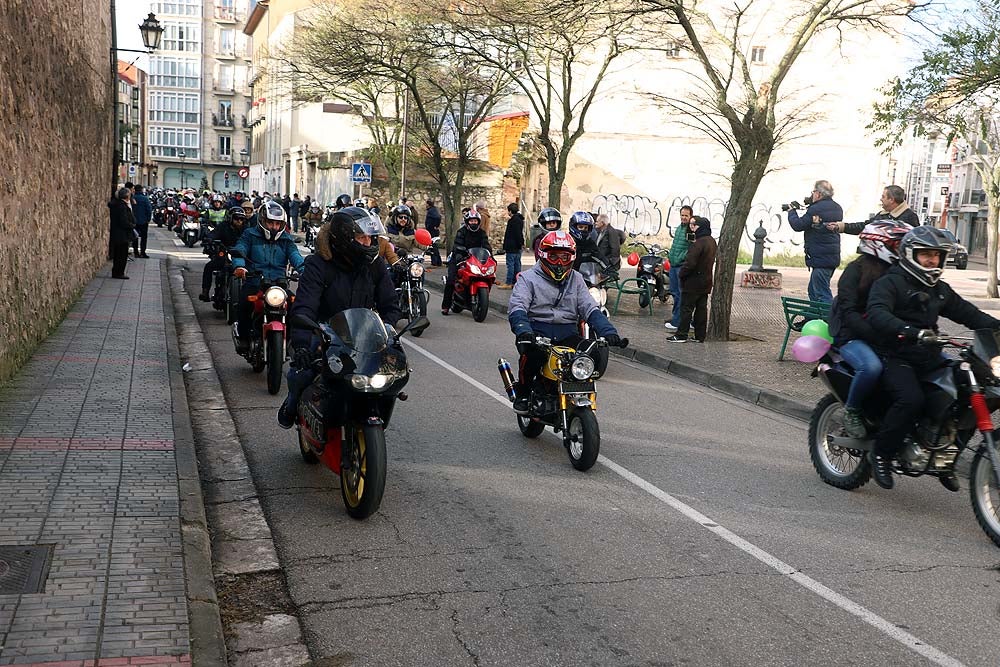 Papá Noel llega en moto