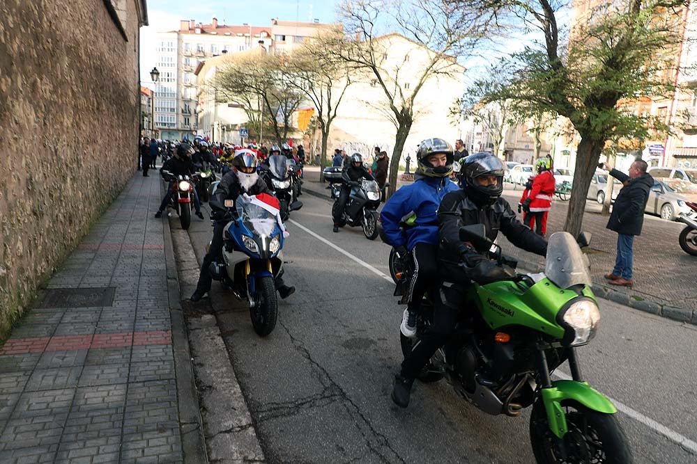 Papá Noel llega en moto