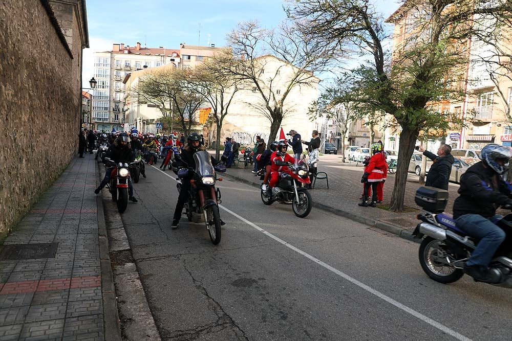 Papá Noel llega en moto