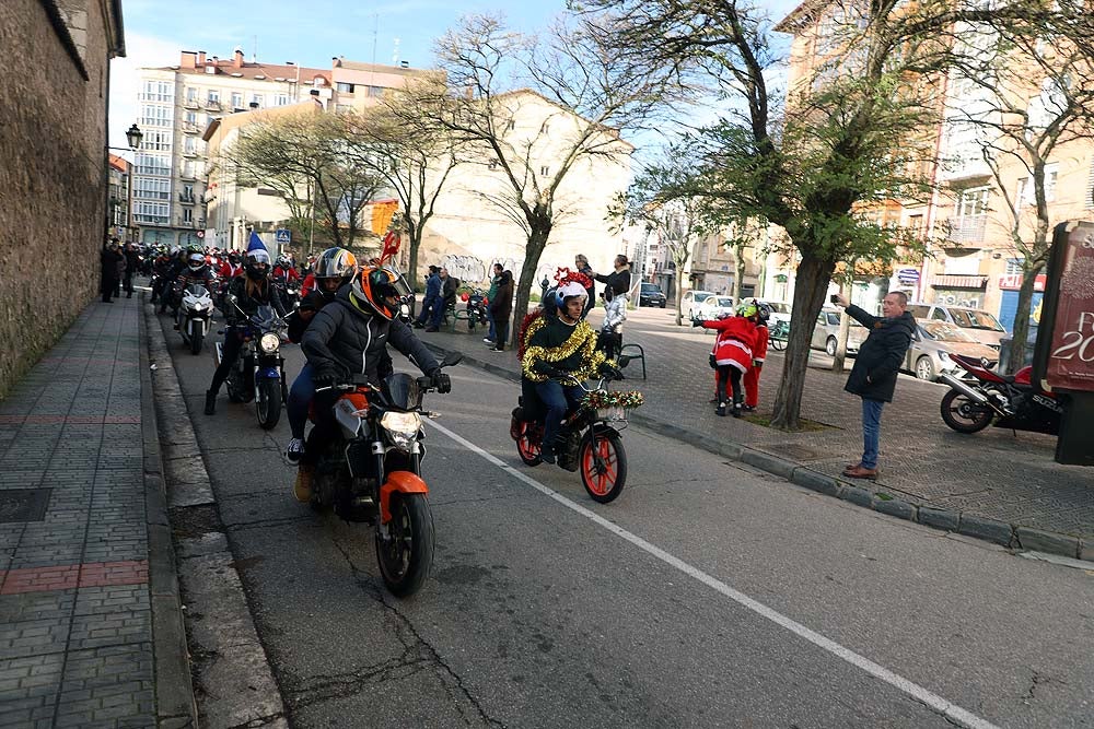 Papá Noel llega en moto