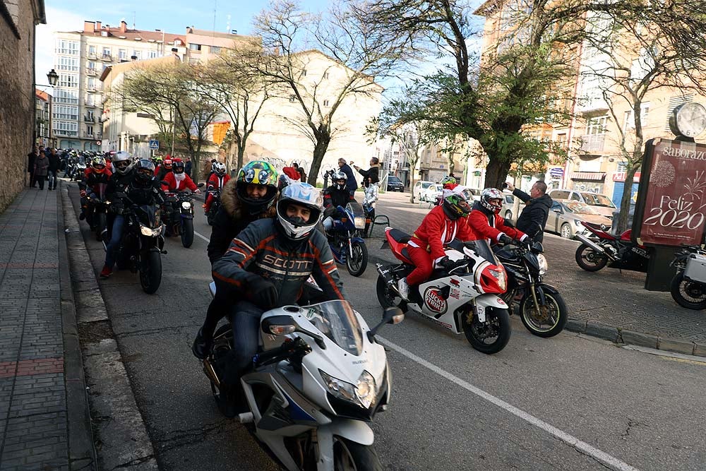 Papá Noel llega en moto