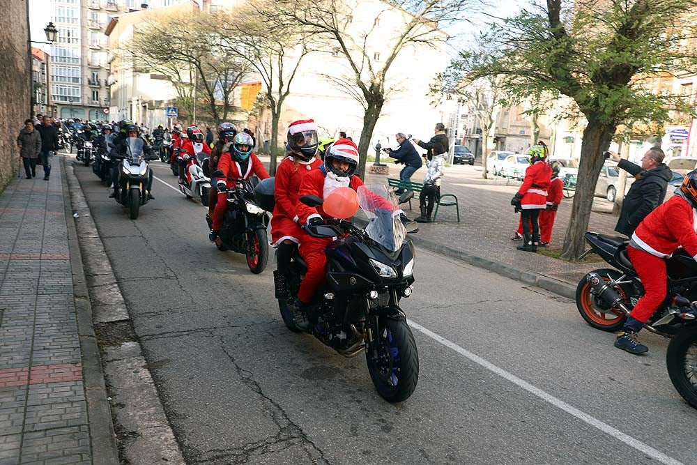 Papá Noel llega en moto