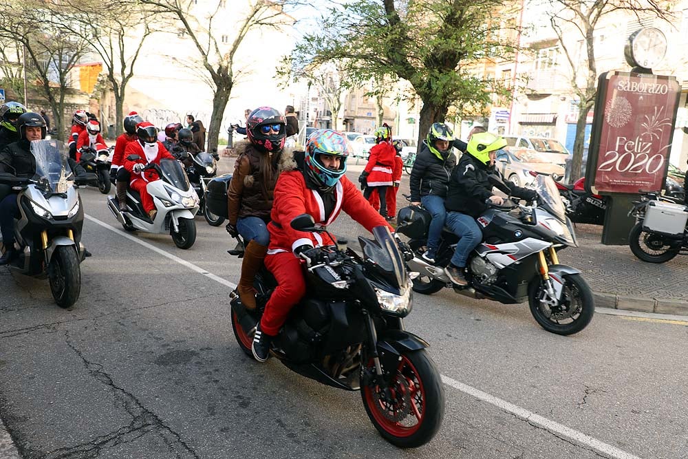 Papá Noel llega en moto