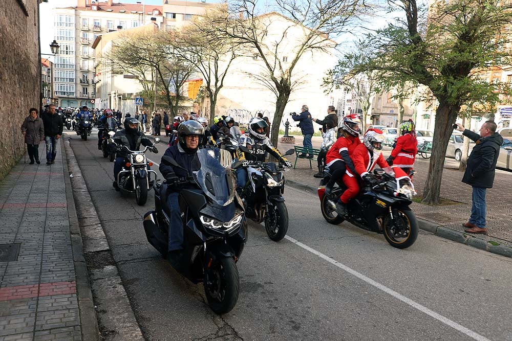 Papá Noel llega en moto