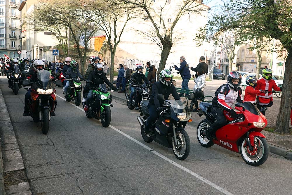 Papá Noel llega en moto