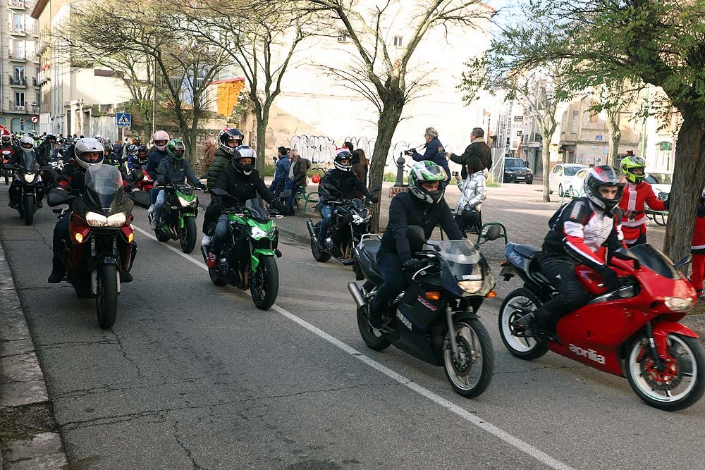 Papá Noel llega en moto