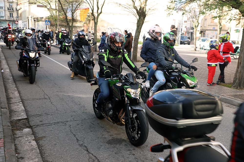 Papá Noel llega en moto