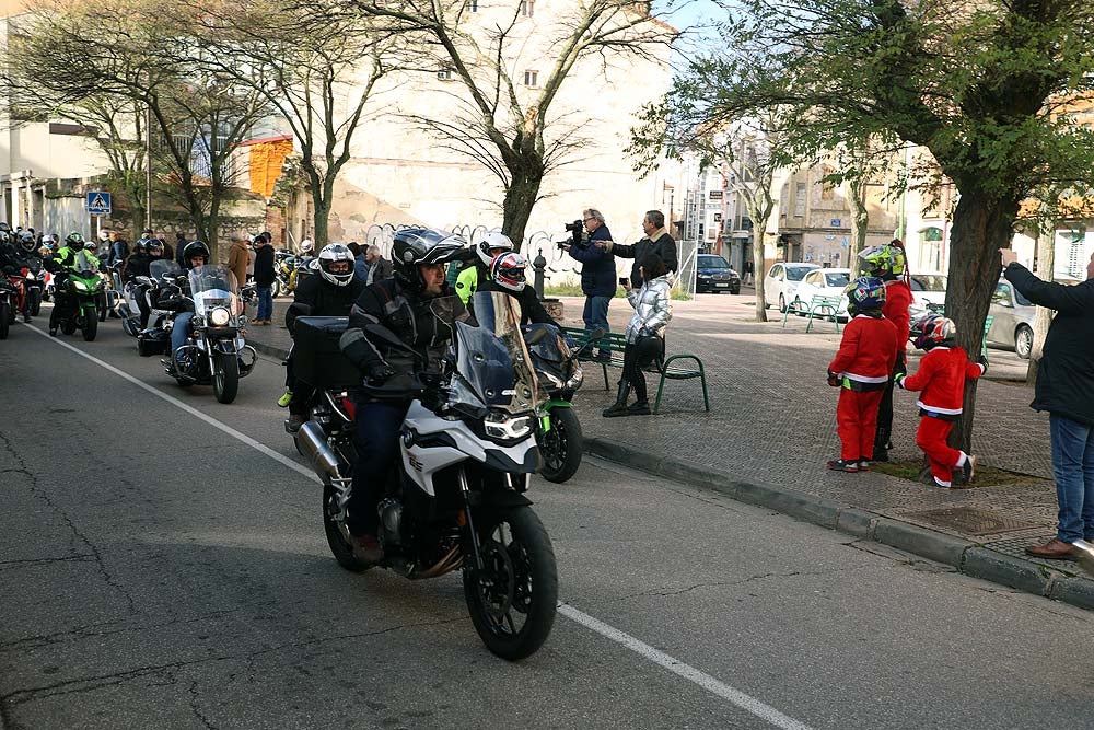 Papá Noel llega en moto