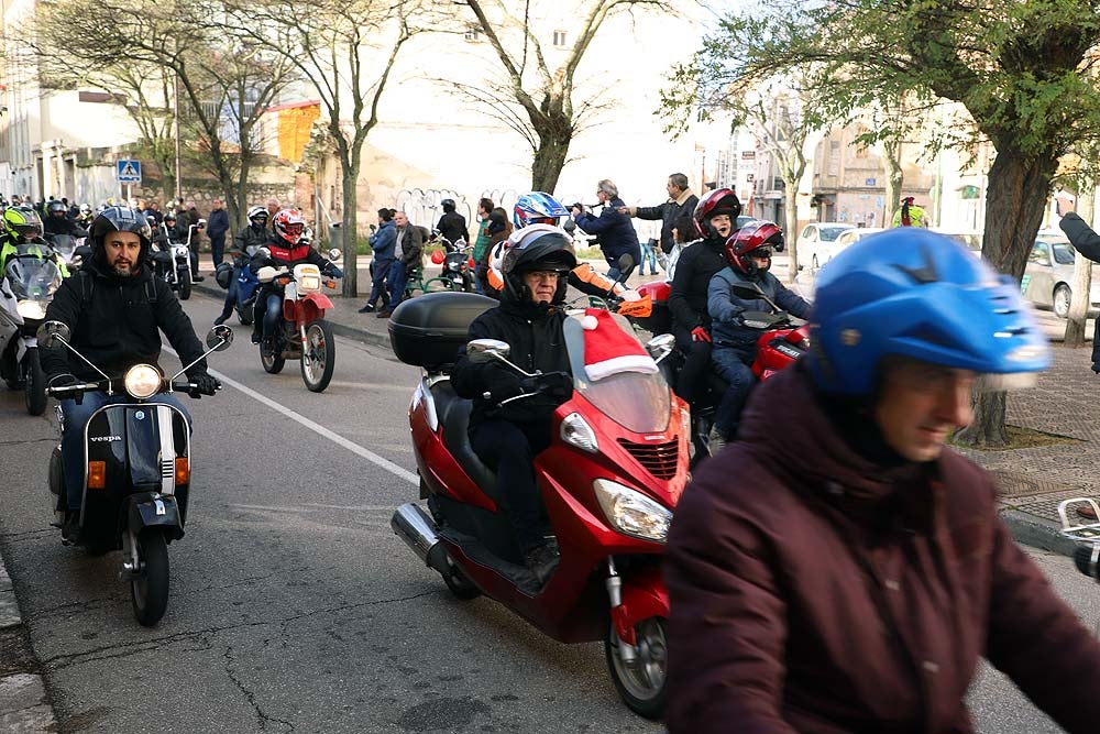 Papá Noel llega en moto