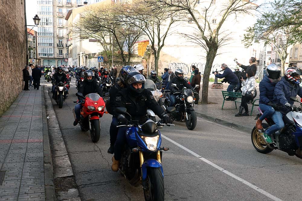 Papá Noel llega en moto