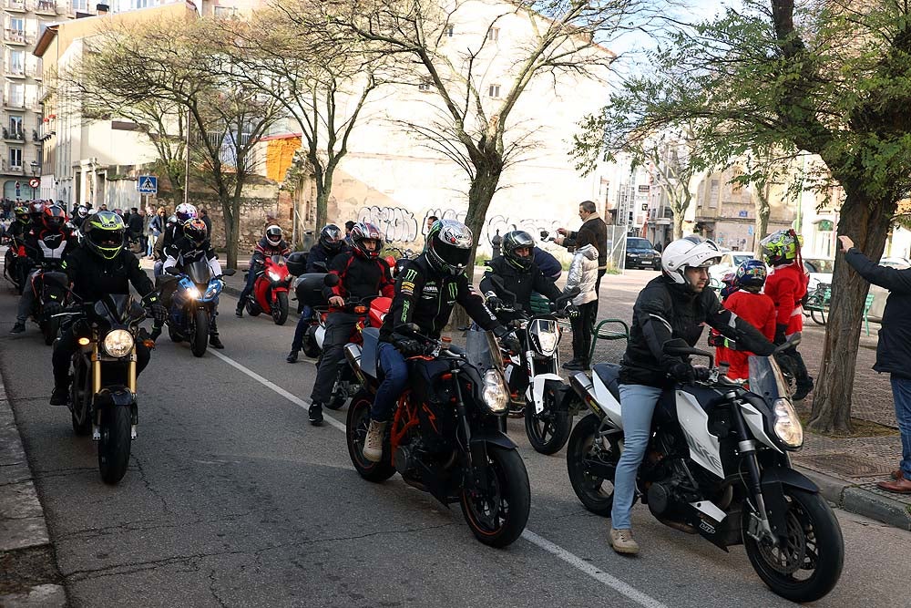 Papá Noel llega en moto