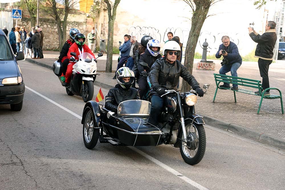 Papá Noel llega en moto