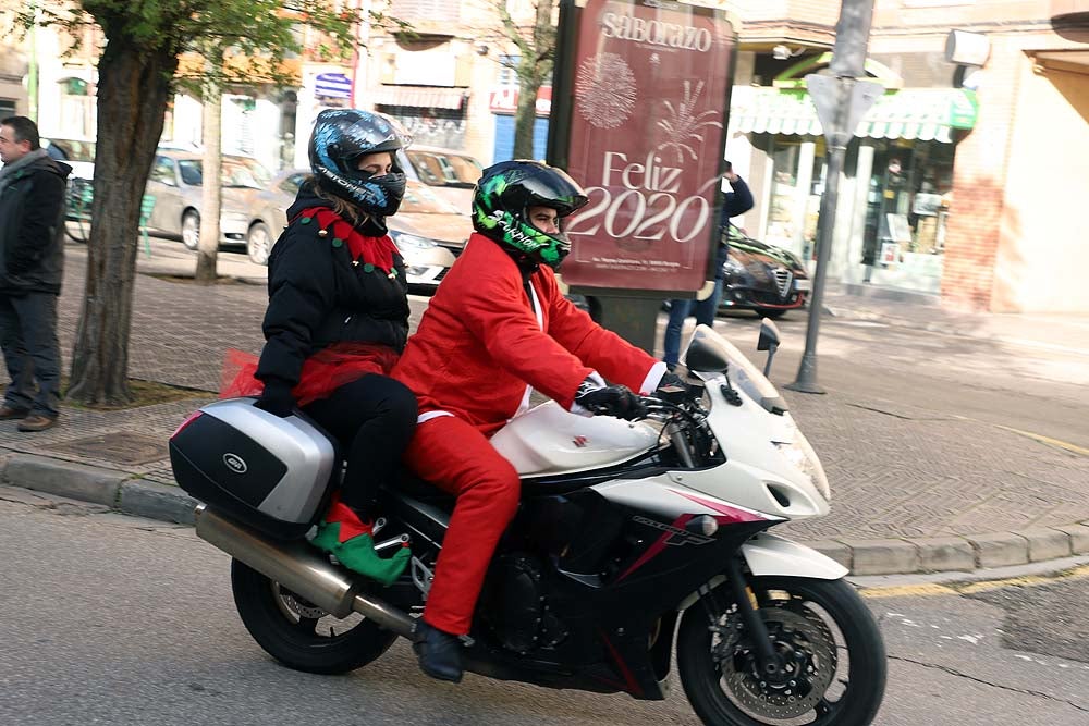 Papá Noel llega en moto