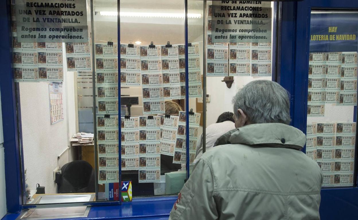 Imagen de archivo de una administración de lotería de Burgos. 