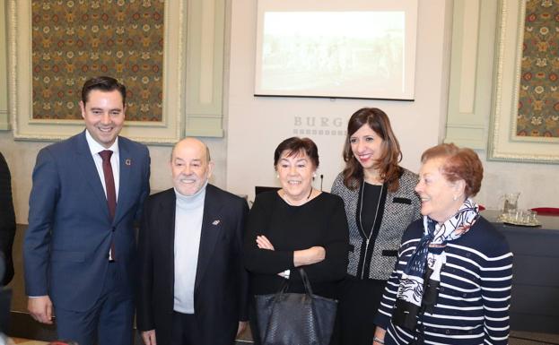 Más de 18.000 fotografías de Fede Vélez se incorporan al Archivo Municipal de Burgos