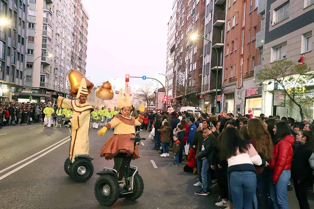 Multitudinaria Cabalgata para ver los primeros pasos de los Reyes en la capital burgalesa.