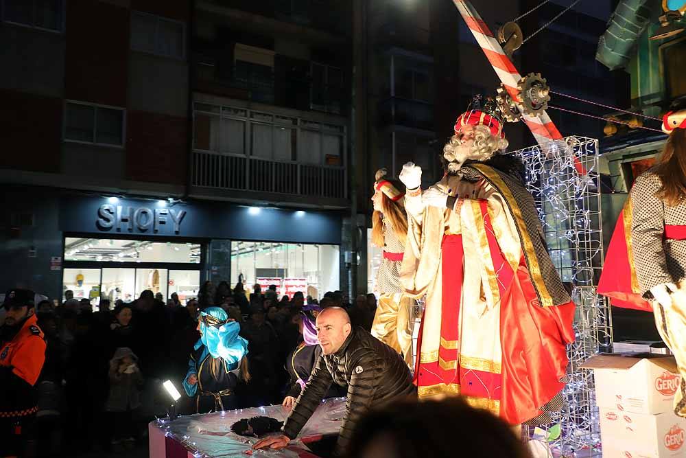 Multitudinaria Cabalgata para ver los primeros pasos de los Reyes en la capital burgalesa.